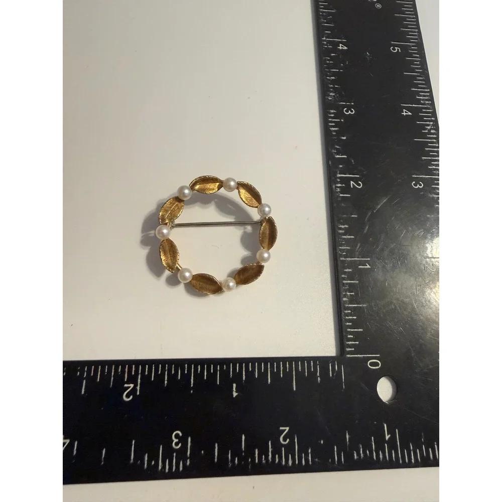 Krementz Gold Tone Leaf and Faux Pearl Wreath Circle Brooch Pin